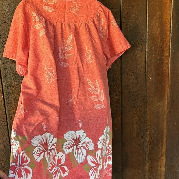 Vintage Hawaiian Tropical Coral Pink Cotton Short Sleeve Midi Muumuu Housedress - Picture 9 of 11